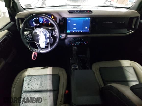 ✅ 2023 Ford Bronco • VIN: 1FMEE5DP3PLB07107 • Lot: 50701115. Wystawiony na Copart z przebiegiem 12 807 mil. Bezpłatny archiwum sprzedaży aukcyjnych z USA i szczegółowy raport historii pojazdu na DreamBid. Zdjęcie 8.