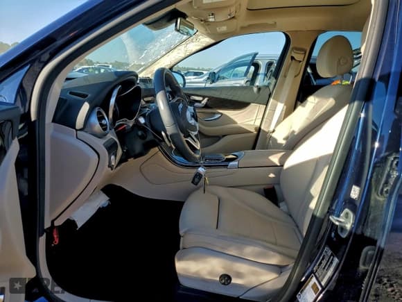 ✅ 2022 Mercedes-Benz GLC 300 • VIN: W1N0G8DB7NG083147 • Лот: 96079985. Опубликован ранее на Copart с пробегом Не указан. Бесплатный доступ к архиву аукционных продаж из США и подробный отчёт об истории автомобиля на DreamBid. Изображение 7.