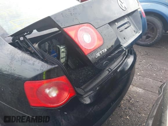 ✅ 2007 Volkswagen Jetta • VIN: 3VWGG71K67M125639 • Лот: 41382568. Опубликован ранее на IAAI с пробегом Не указан. Бесплатный доступ к архиву аукционных продаж из США и подробный отчёт об истории автомобиля на DreamBid. Изображение 6.