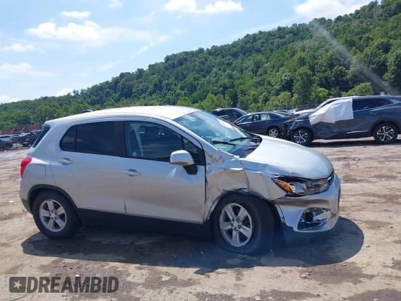 ✅ 2020 Chevrolet Trax LS • VIN: 3GNCJNSB3LL280906 • Lot: 42751307. Listed on IAAI with 59,269 mi. Free auction sales archive from the USA and detailed vehicle history report at DreamBid. Image 13.