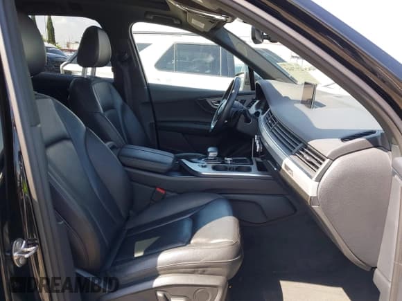 ✅ 2019 Audi Q7 Premium Plus • VIN: WA1LHAF78KD025573 • Lot: 42173645. Wystawiony na IAAI z przebiegiem 45 809 mil. Bezpłatny archiwum sprzedaży aukcyjnych z USA i szczegółowy raport historii pojazdu na DreamBid. Zdjęcie 5.