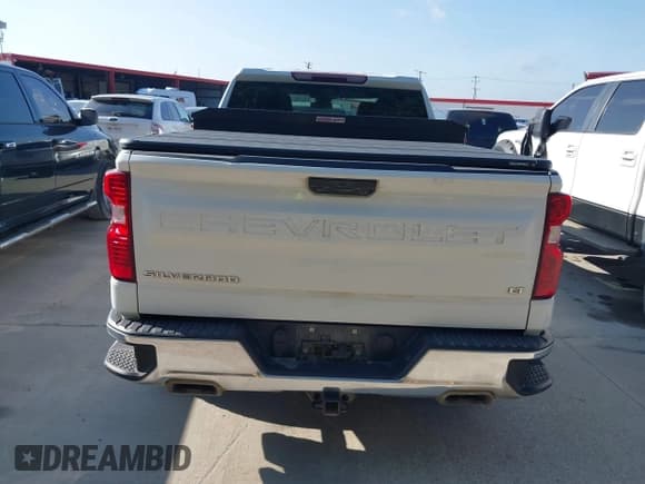 ✅ 2023 Chevrolet Silverado 1500 LT • VIN: 1GCUDDED2PZ252296 • Lot: 42810332. Listed on IAAI with 124,854 mi. Free auction sales archive from the USA and detailed vehicle history report at DreamBid. Image 16.