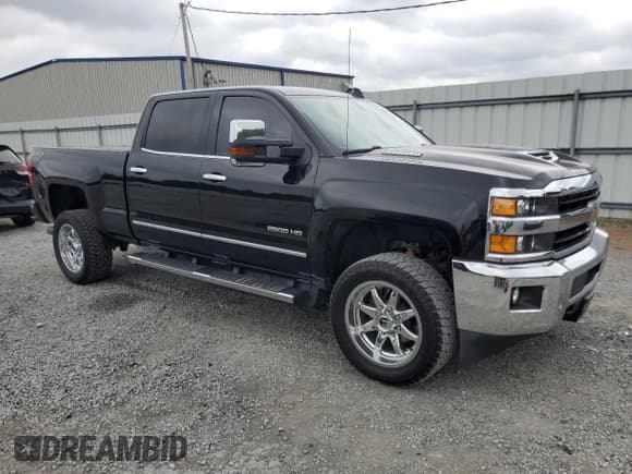 ✅ 2018 Chevrolet Silverado 2500HD LTZ • VIN: 1GC1KWEYXJF143472 • Lot: 58952945. Wystawiony na Copart z przebiegiem 125 403 mil. Bezpłatny archiwum sprzedaży aukcyjnych z USA i szczegółowy raport historii pojazdu na DreamBid. Zdjęcie 4.