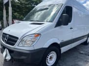 ✅ 2012 Mercedes-Benz Sprinter Cargo • VIN: WD3PE8CB7C5691444 • Lot: 63653745. Wystawiony na Copart z przebiegiem 155 303 mil. Bezpłatny archiwum sprzedaży aukcyjnych z USA i szczegółowy raport historii pojazdu na DreamBid. Zdjęcie 2.