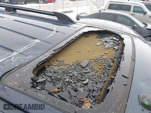 ✅ 2015 Ford Expedition Max Platinum • VIN: 1FMJK1MT3FEF26302 • Lot: 41286061. Wystawiony na IAAI z przebiegiem 147 659 mil. Bezpłatny archiwum sprzedaży aukcyjnych z USA i szczegółowy raport historii pojazdu na DreamBid. Zdjęcie 6.