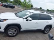 ✅ 2022 Toyota RAV4 Hybrid XLE • VIN: 4T3RWRFV4NU080211 • Lot: 42399810. Wystawiony na IAAI z przebiegiem 101 205 mil. Bezpłatny archiwum sprzedaży aukcyjnych z USA i szczegółowy raport historii pojazdu na DreamBid. Zdjęcie 14.