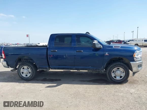 ✅ 2024 Ram 2500 Tradesman • VIN: 3C6UR5CL5RG238601 • Lot: 41743274. Wystawiony na IAAI z przebiegiem 8 083 mil. Bezpłatny archiwum sprzedaży aukcyjnych z USA i szczegółowy raport historii pojazdu na DreamBid. Zdjęcie 13.