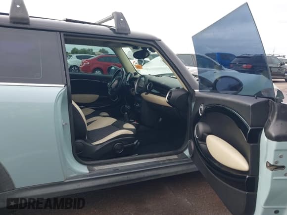 ✅ 2012 MINI Hardtop • VIN: WMWSU3C55CT264935 • Lot: 43774072. Listed on IAAI with 59,141 mi. Free auction sales archive from the USA and detailed vehicle history report at DreamBid. Image 5.