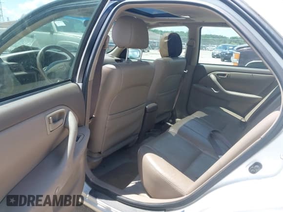 ✅ 1998 Toyota Camry LE • VIN: 4T1BF28K7WU070231 • Lot: 42650252. Listed on IAAI with 258,405 mi. Free auction sales archive from the USA and detailed vehicle history report at DreamBid. Image 8.