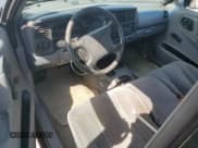 ✅ 2000 Dodge Dakota • VIN: 1B7GL22X7YS523916 • Lot: 56334055. Wystawiony na Copart z przebiegiem 294 552 mil. Bezpłatny archiwum sprzedaży aukcyjnych z USA i szczegółowy raport historii pojazdu na DreamBid. Zdjęcie 8.