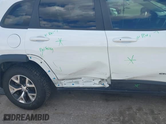 ✅ 2017 Jeep Cherokee Trailhawk L Plus • VIN: 1C4PJMBB3HD236759 • Lot: 43388245. Listed on IAAI with 34,352 mi. Free auction sales archive from the USA and detailed vehicle history report at DreamBid. Image 6.