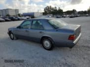 ✅ 1993 Mercedes-Benz E 320 • VIN: WDBEA32E0PB963118 • Lot: 45243905. Wystawiony na Copart z przebiegiem 154 121 mil. Bezpłatny archiwum sprzedaży aukcyjnych z USA i szczegółowy raport historii pojazdu na DreamBid. Zdjęcie 2.