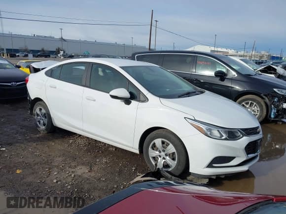 ✅ 2018 Chevrolet Cruze LS • VIN: 1G1BC5SM0J7113770 • Лот: 43683267. Опубликован ранее на IAAI с пробегом 42 821 миль. Бесплатный доступ к архиву аукционных продаж из США и подробный отчёт об истории автомобиля на DreamBid. Изображение 1.