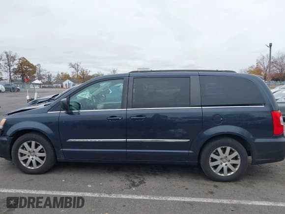 ✅ 2014 Chrysler Town & Country Touring • VIN: 2C4RC1BG3ER195765 • Лот: 43561392. Опубликован ранее на IAAI с пробегом 144 618 миль. Бесплатный доступ к архиву аукционных продаж из США и подробный отчёт об истории автомобиля на DreamBid. Изображение 14.