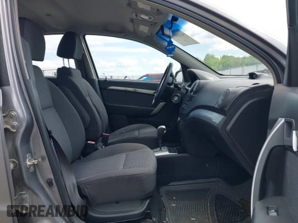 ✅ 2010 Chevrolet Aveo 1LT • VIN: KL1TD5DE0AB047630 • Lot: 42209037. Wystawiony na IAAI z przebiegiem 106 483 mil. Bezpłatny archiwum sprzedaży aukcyjnych z USA i szczegółowy raport historii pojazdu na DreamBid. Zdjęcie 5.