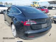 ✅ 2019 Tesla Model 3 Mid Range • VIN: 5YJ3E1EA5KF399076 • Lot: 43508650. Wystawiony na IAAI z przebiegiem 86 971 mil. Bezpłatny archiwum sprzedaży aukcyjnych z USA i szczegółowy raport historii pojazdu na DreamBid. Zdjęcie 3.
