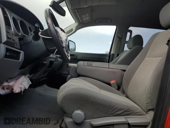 ✅ 2011 Toyota Tundra SR5 • VIN: 5TFDM5F1XBX027056 • Lot: 63811735. Listed on Copart with 272,617 mi. Free auction sales archive from the USA and detailed vehicle history report at DreamBid. Image 7.