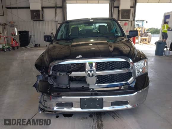 2024 Ram 1500 SLT z VIN 1C6RR6GG6RS137293, wystawiony jako IAAI lot #43323845 z przebiegiem 34 382 mil mil oraz . Historia ofert i sprzedaży dostępna na DreamBid. Obrazek 12.