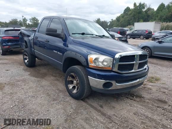 ✅ 2006 Dodge 1500 SLT • VIN: 1D7HU18N06S667537 • Лот: 43405689. Размещён на IAAI с пробегом 381 820 миль миль. Получите бесплатный доступ к архиву аукционных продаж из США и посмотрите подробный отчёт об истории автомобиля на DreamBid. Изображение 1.