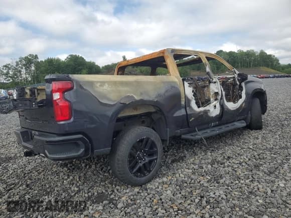 ✅ 2022 Chevrolet Silverado 1500 LT Trail Boss • VIN: 3GCUDFET5NG616369 • Lot: 64473885. Wystawiony na Copart z przebiegiem Nie podano. Bezpłatny archiwum sprzedaży aukcyjnych z USA i szczegółowy raport historii pojazdu na DreamBid. Zdjęcie 3.