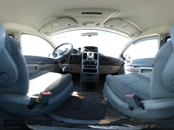 ✅ 2010 Chrysler Town & Country LX • VIN: 2A4RR2D1XAR454463 • Lot: 42747766. Wystawiony na IAAI z przebiegiem 167 700 mil. Bezpłatny archiwum sprzedaży aukcyjnych z USA i szczegółowy raport historii pojazdu na DreamBid. Zdjęcie 18.