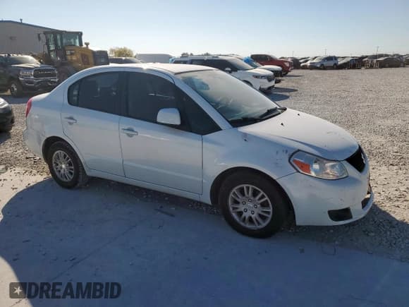✅ 2012 Suzuki SX4 LE • VIN: JS2YC5A37C6303297 • Lot: 91703025. Wystawiony na Copart z przebiegiem 113 870 mil. Bezpłatny archiwum sprzedaży aukcyjnych z USA i szczegółowy raport historii pojazdu na DreamBid. Zdjęcie 4.