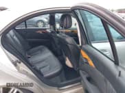 ✅ 2007 Mercedes-Benz E 550 • VIN: WDBUF72X27B159506 • Lot: 42117009. Wystawiony na IAAI z przebiegiem 138 509 mil. Bezpłatny archiwum sprzedaży aukcyjnych z USA i szczegółowy raport historii pojazdu na DreamBid. Zdjęcie 8.