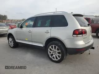 ✅ 2008 Volkswagen Touareg • VIN: WVGCB77L88D044229 • Lot: 77589194. Wystawiony na Copart z przebiegiem 88 391 mil. Bezpłatny archiwum sprzedaży aukcyjnych z USA i szczegółowy raport historii pojazdu na DreamBid. Zdjęcie 2.