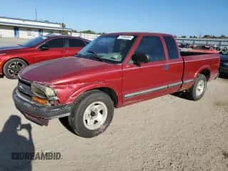 2001 Chevrolet S-10 LS z VIN 1GCCS19W318109902, wystawiony jako Copart lot #77494994 z przebiegiem 225 659 mil mil oraz Czysty tytuł • Clean title. Historia ofert i sprzedaży dostępna na DreamBid. Obrazek 1.