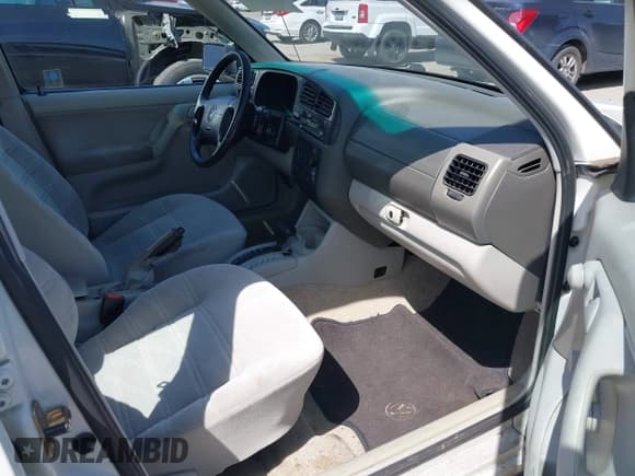 ✅ 1998 Volkswagen Golf • VIN: 3VWFB81H0WM245150 • Лот: 42333395. Опубликован ранее на IAAI с пробегом 184 410 миль. Бесплатный доступ к архиву аукционных продаж из США и подробный отчёт об истории автомобиля на DreamBid. Изображение 5.