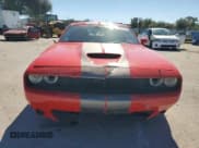 ✅ 2015 Dodge Challenger SRT 392 • VIN: 2C3CDZDJ5FH709945 • Lot: 82444415. Wystawiony na Copart z przebiegiem Nie podano. Bezpłatny archiwum sprzedaży aukcyjnych z USA i szczegółowy raport historii pojazdu na DreamBid. Zdjęcie 5.