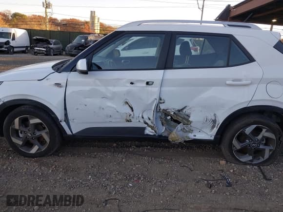 ✅ 2023 Hyundai Venue SEL • VIN: KMHRC8A36PU276462 • Lot: 40875330. Listed on IAAI with 10,949 mi. Free auction sales archive from the USA and detailed vehicle history report at DreamBid. Image 6.