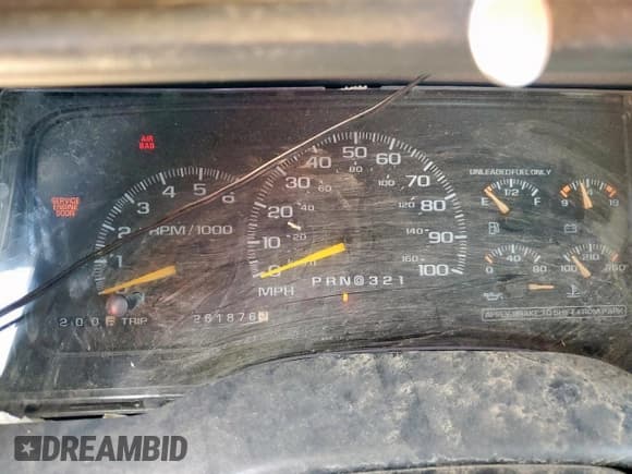 ✅ 1998 GMC Sierra 1500 • VIN: 1GTEC19R4WR504009 • Lot: 61786725. Wystawiony na Copart z przebiegiem 261 876 mil. Bezpłatny archiwum sprzedaży aukcyjnych z USA i szczegółowy raport historii pojazdu na DreamBid. Zdjęcie 9.