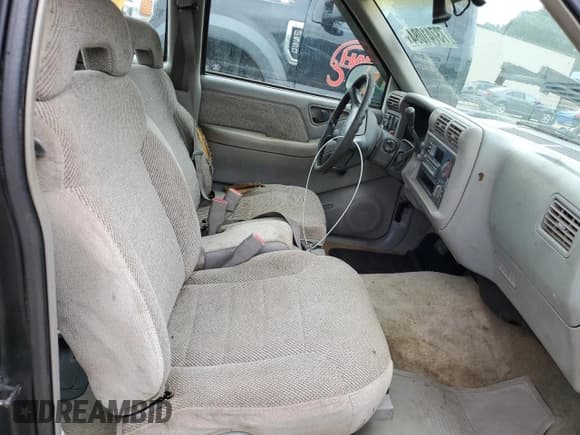 ✅ 1996 Chevrolet S-10 LS • VIN: 1GCCS19X0TK105806 • Лот: 73741084. Опубликован ранее на Copart с пробегом 166 489 миль. Бесплатный доступ к архиву аукционных продаж из США и подробный отчёт об истории автомобиля на DreamBid. Изображение 10.