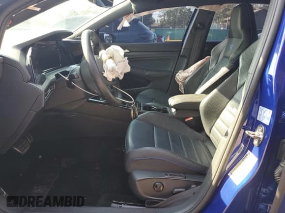 ✅ 2022 Volkswagen Golf R • VIN: WVWEB7CD6NW167068 • Lot: 71362915. Wystawiony na Copart z przebiegiem 27 504 mil. Bezpłatny archiwum sprzedaży aukcyjnych z USA i szczegółowy raport historii pojazdu na DreamBid. Zdjęcie 7.