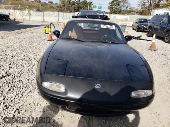 ✅ 1994 Mazda MX-5 Miata • VIN: JM1NA3530R0507744 • Lot: 82522485. Wystawiony na Copart z przebiegiem 93 568 mil. Bezpłatny archiwum sprzedaży aukcyjnych z USA i szczegółowy raport historii pojazdu na DreamBid. Zdjęcie 5.