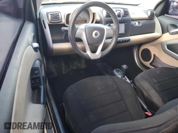 ✅ 2009 Smart fortwo Pure • VIN: WMEEJ31X49K211950 • Лот: 90245725. Опубликован ранее на Copart с пробегом 246 464 миль. Бесплатный доступ к архиву аукционных продаж из США и подробный отчёт об истории автомобиля на DreamBid. Изображение 8.