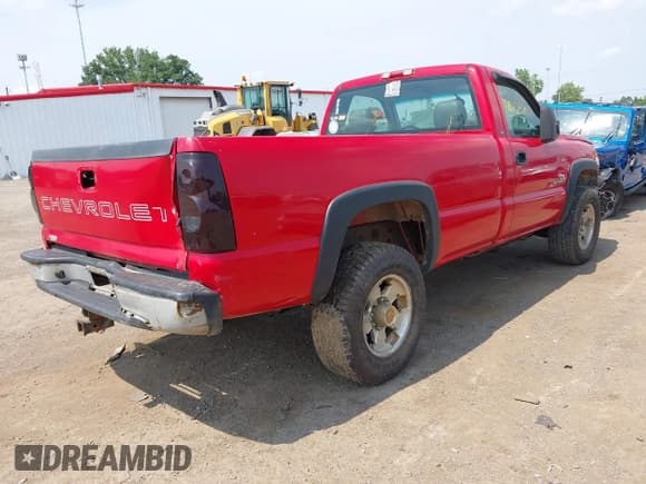 ✅ 2003 Chevrolet Silverado 2500HD • VIN: 1GCHC24173E221143 • Lot: 42827152. Wystawiony na IAAI z przebiegiem 419 152 mil. Bezpłatny archiwum sprzedaży aukcyjnych z USA i szczegółowy raport historii pojazdu na DreamBid. Zdjęcie 4.