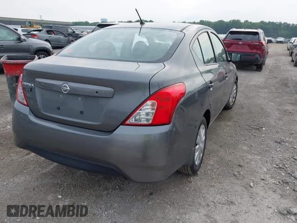 ✅ 2017 Nissan Versa S Plus • VIN: 3N1CN7AP1HL846416 • Lot: 42687534. Wystawiony na IAAI z przebiegiem 152 183 mil. Bezpłatny archiwum sprzedaży aukcyjnych z USA i szczegółowy raport historii pojazdu na DreamBid. Zdjęcie 4.