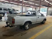 ✅ 1992 Toyota Pickup • VIN: JT4VN82NXN5004548 • Lot: 64133805. Wystawiony na Copart z przebiegiem 224 652 mil. Bezpłatny archiwum sprzedaży aukcyjnych z USA i szczegółowy raport historii pojazdu na DreamBid. Zdjęcie 3.