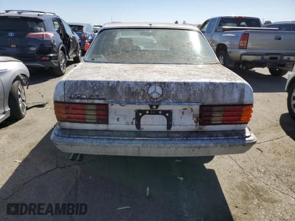 ✅ 1991 Mercedes-Benz 420 SEL • VIN: WDBCA35E9MA597051 • Lot: 69926944. Wystawiony na Copart z przebiegiem 160 717 mil. Bezpłatny archiwum sprzedaży aukcyjnych z USA i szczegółowy raport historii pojazdu na DreamBid. Zdjęcie 6.