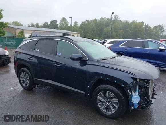 2023 Hyundai Tucson Blue z VIN KM8JBCA10PU092863, wystawiony jako IAAI lot #43233471 z przebiegiem 53 213 mil mil oraz . Historia ofert i sprzedaży dostępna na DreamBid. Obrazek 1.