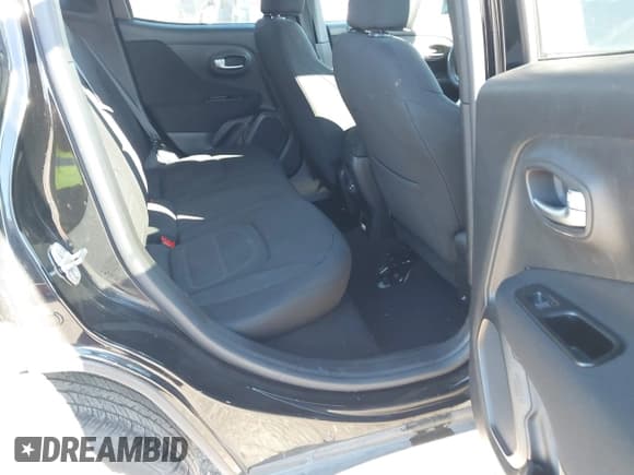 ✅ 2020 Jeep Renegade Latitude • VIN: ZACNJABB6LPL04579 • Lot: 43478125. Listed on IAAI with 51,260 mi. Free auction sales archive from the USA and detailed vehicle history report at DreamBid. Image 8.