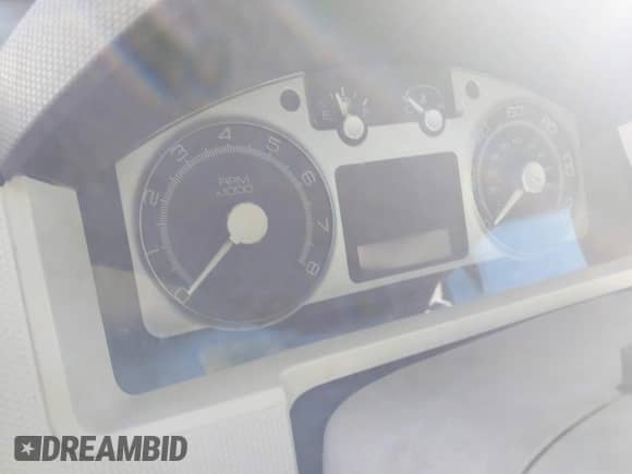 2010 Mercury Mariner z VIN 4M2CN8B70AKJ11932, wystawiony jako IAAI lot #40980162 z przebiegiem Nie podano mil oraz . Historia ofert i sprzedaży dostępna na DreamBid. Obrazek 7.