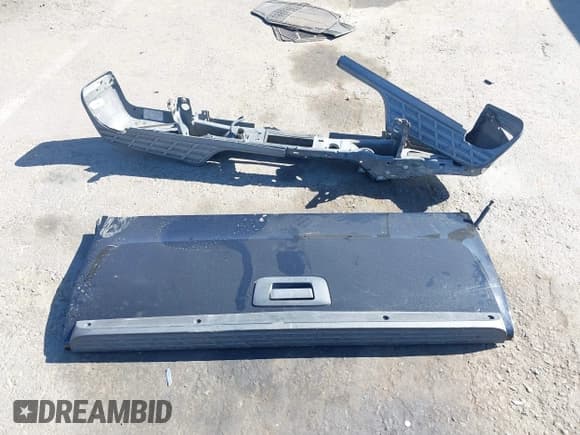 ✅ 2010 Chevrolet Silverado 1500 LS • VIN: 1GCSCREA2AZ187079 • Lot: 43368794. Listed on IAAI with 128,476 mi. Free auction sales archive from the USA and detailed vehicle history report at DreamBid. Image 12.