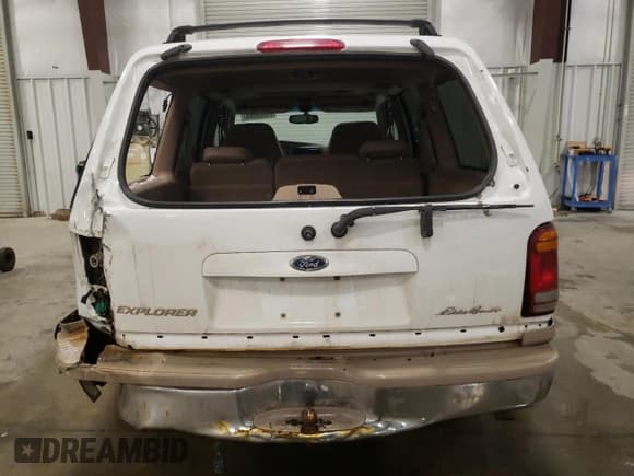 ✅ 2000 Ford Explorer Eddie Bauer • VIN: 1FMDU84P0YZC67167 • Лот: 85806684. Опубликован ранее на Copart с пробегом 156 411 миль. Бесплатный доступ к архиву аукционных продаж из США и подробный отчёт об истории автомобиля на DreamBid. Изображение 6.