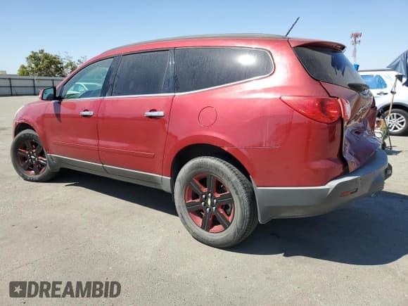 ✅ 2012 Chevrolet Traverse 1LT • VIN: 1GNKRGED6CJ381555 • Lot: 70817494. Wystawiony na Copart z przebiegiem 130 054 mil. Bezpłatny archiwum sprzedaży aukcyjnych z USA i szczegółowy raport historii pojazdu na DreamBid. Zdjęcie 2.