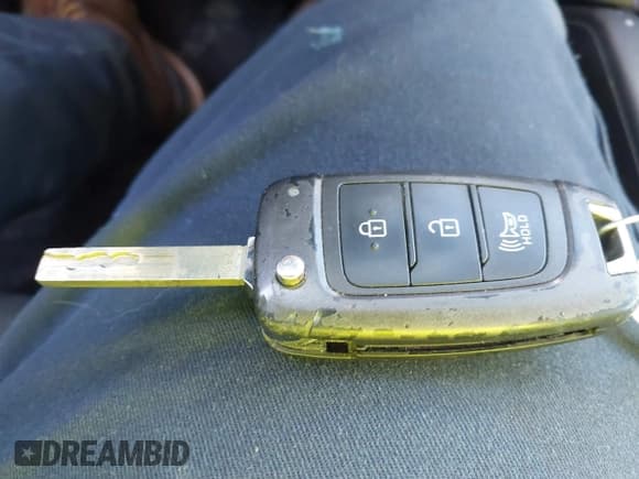 ✅ 2020 Hyundai Santa Fe SE • VIN: 5NMS2CAD3LH177958 • Lot: 43585231. Wystawiony na IAAI z przebiegiem 180 267 mil. Bezpłatny archiwum sprzedaży aukcyjnych z USA i szczegółowy raport historii pojazdu na DreamBid. Zdjęcie 11.