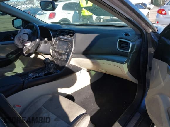 ✅ 2016 Nissan Maxima Platinum • VIN: 1N4AA6APXGC377949 • Lot: 41274165. Wystawiony na IAAI z przebiegiem 85 212 mil. Bezpłatny archiwum sprzedaży aukcyjnych z USA i szczegółowy raport historii pojazdu na DreamBid. Zdjęcie 5.