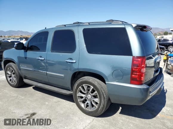 ✅ 2009 Chevrolet Tahoe LTZ • VIN: 1GNFC33J69R101907 • Lot: 71886395. Wystawiony na Copart z przebiegiem 246 080 mil. Bezpłatny archiwum sprzedaży aukcyjnych z USA i szczegółowy raport historii pojazdu na DreamBid. Zdjęcie 2.